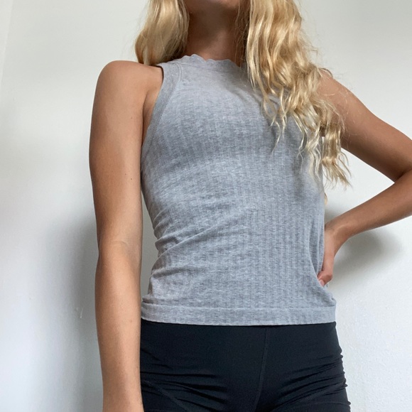 2 athletica tank tops - Picture 3 of 5